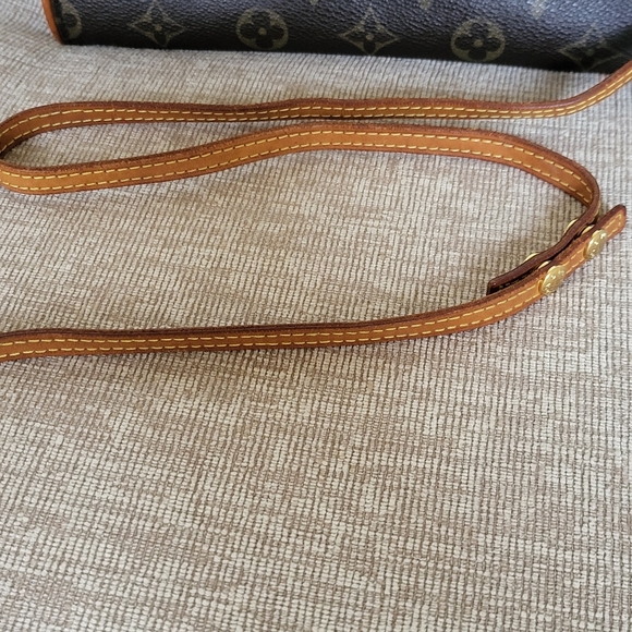 Louis Vuitton Monogram Pochette Twin GM Crossbody Bag Clutch 2 Way. Authentic.. - Picture 2 of 16